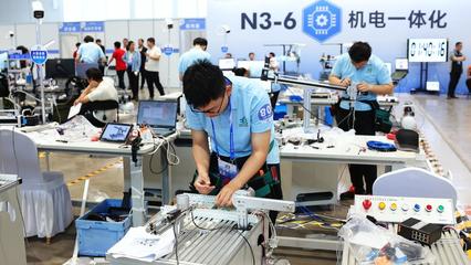 毫厘之間展技藝，智能工廠進(jìn)賽場(chǎng)——106個(gè)賽項(xiàng)亮相第二屆山東省職業(yè)技能大賽網(wǎng)絡(luò)技術(shù)開(kāi)發(fā)